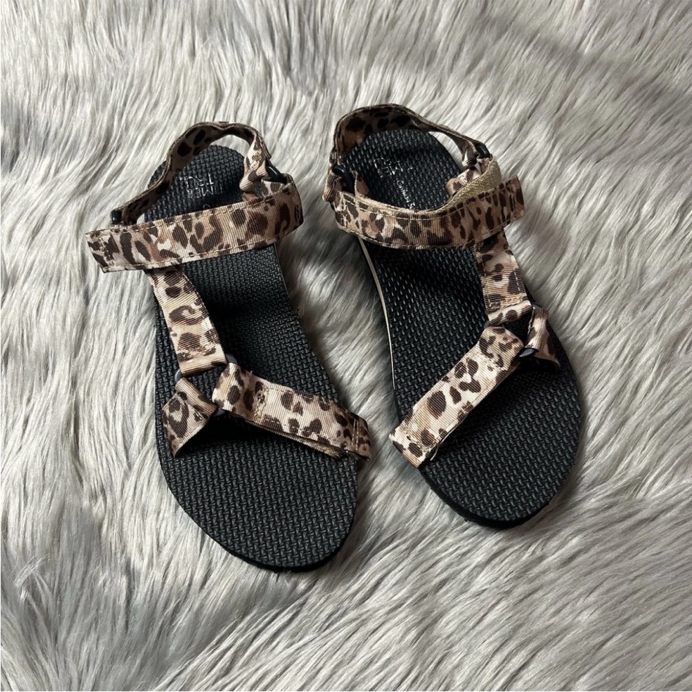 Time And Tru Black Leopard Print Sandals Women’s Size 8